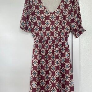 Octavia V-Neck, Short-Sleeve Geometric Print Dress in Burgundy, White, Blue,‎ S